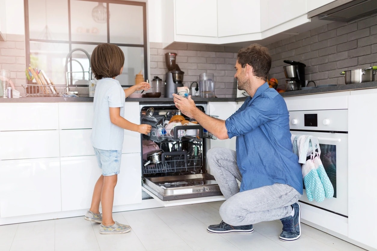 Kinh nghiệm chọn máy rửa bát phù hợp cho gia đình 4–8 người