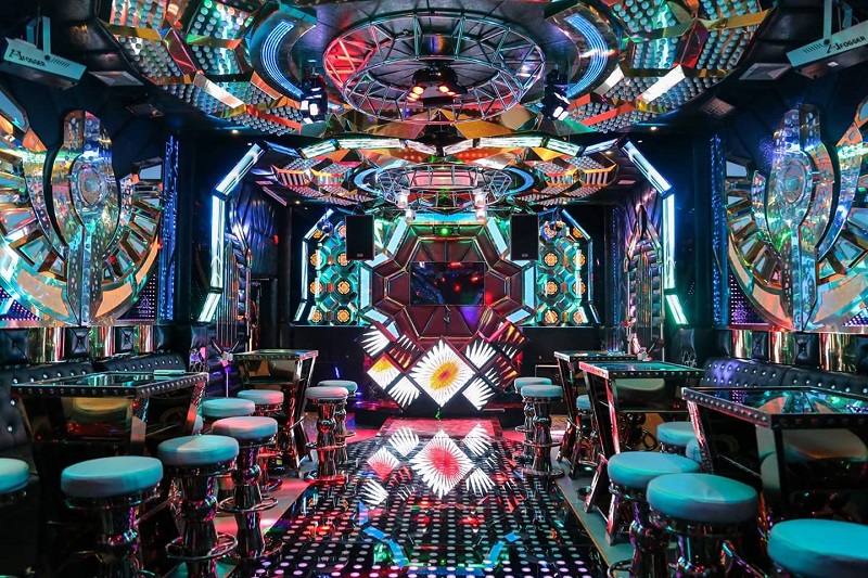 Phòng karaoke phong cách bar vip tại paris by night Phòng karaoke phong cách bar vip tại paris by night