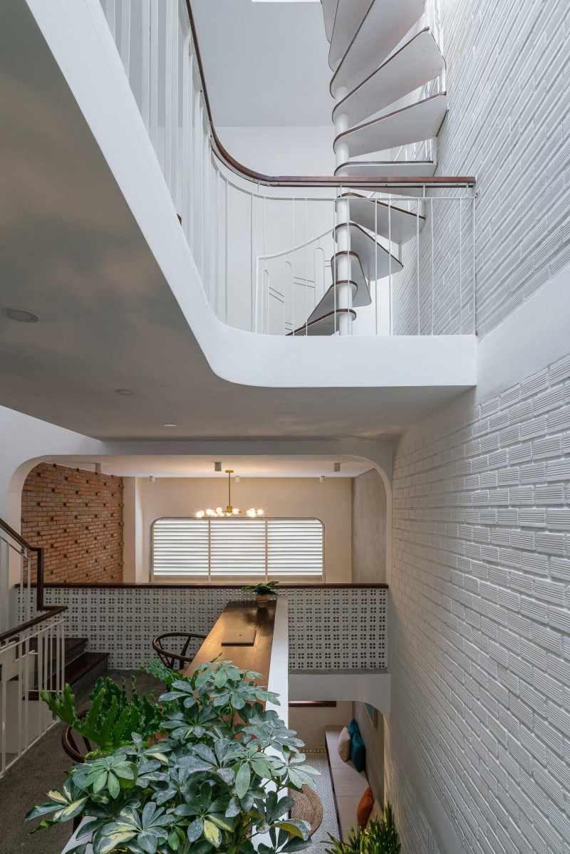 Cầu thang xoắn nhà a Thành