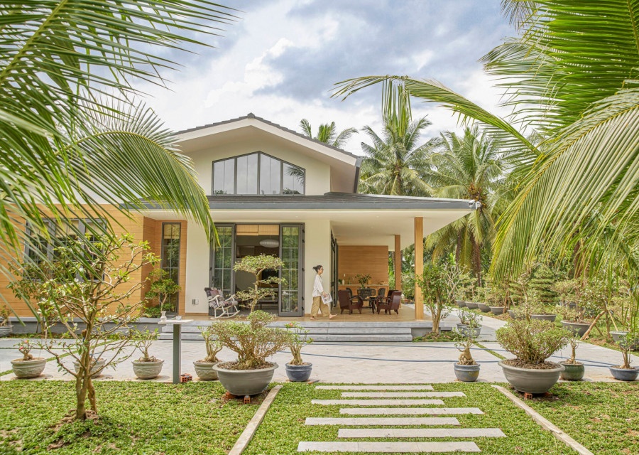 Trước nhà chị Thủy Ba Vì