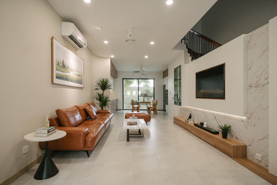 Không gian mở phòng khách nhà anh Tú