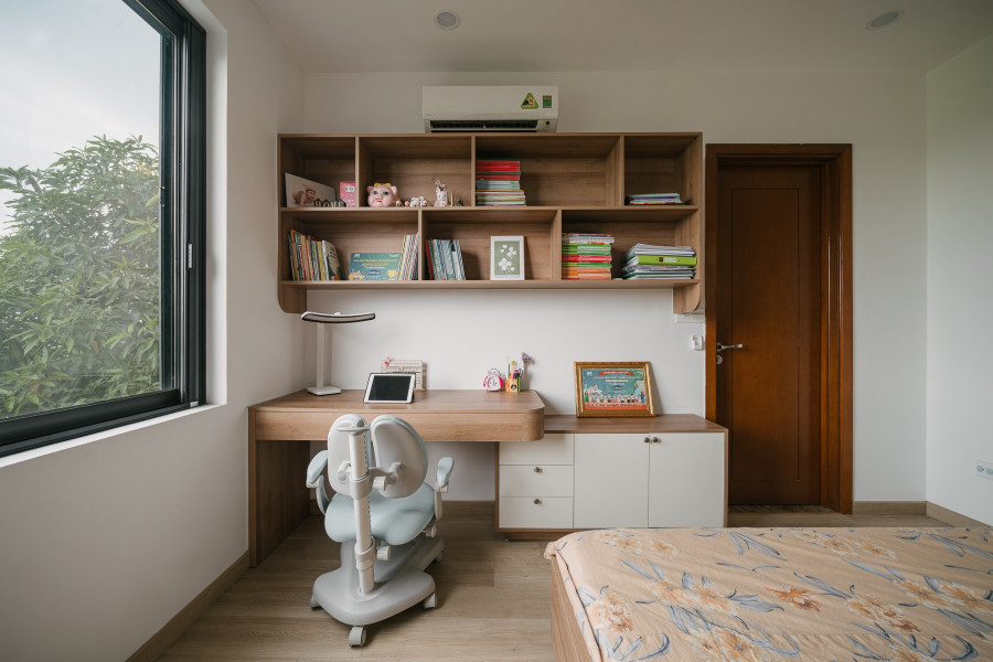 Góc học tập của bé nhà anh Tú