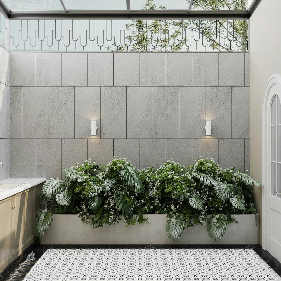 Bên hông nhà chị Thương