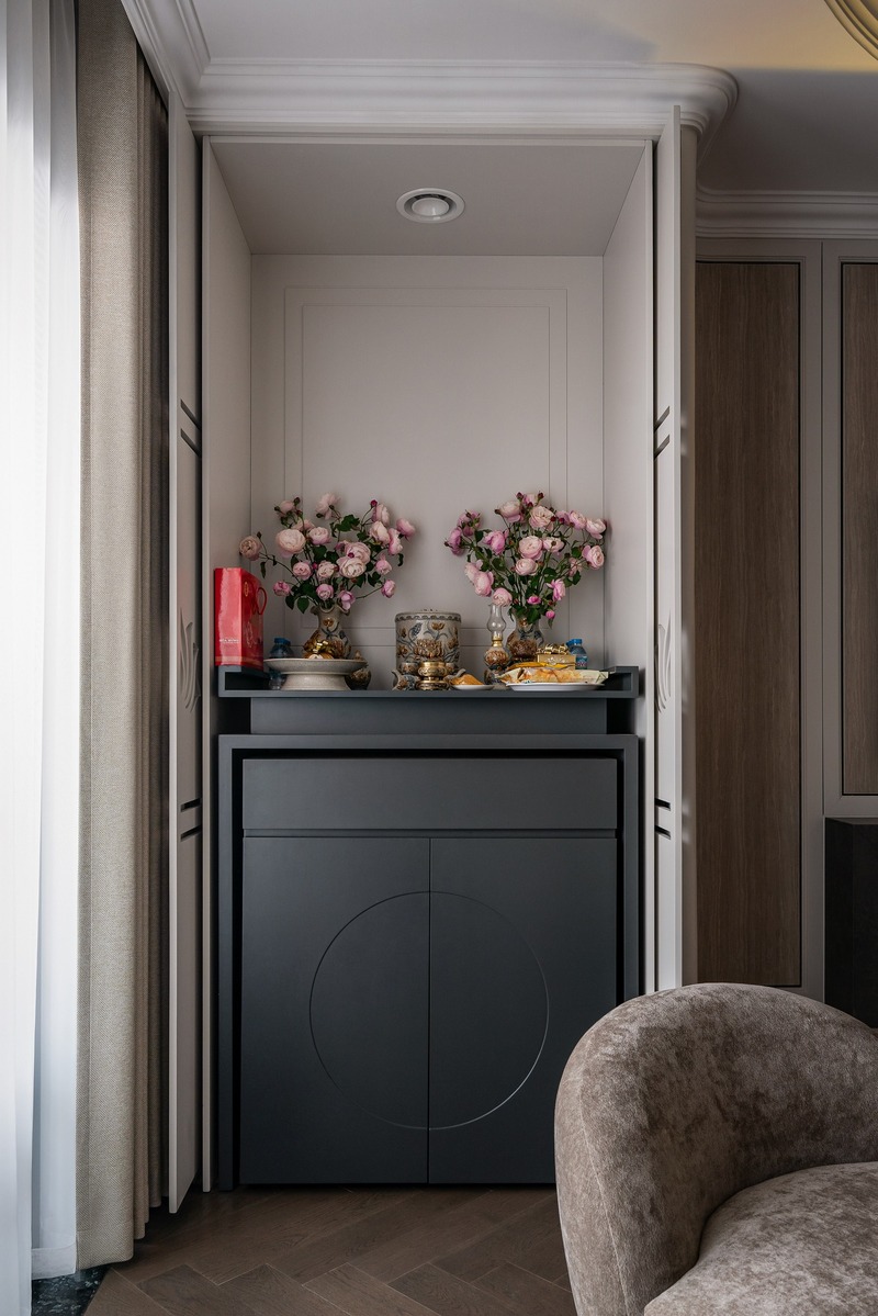 Tủ thờ tại phòng khách nhà anh Hòa