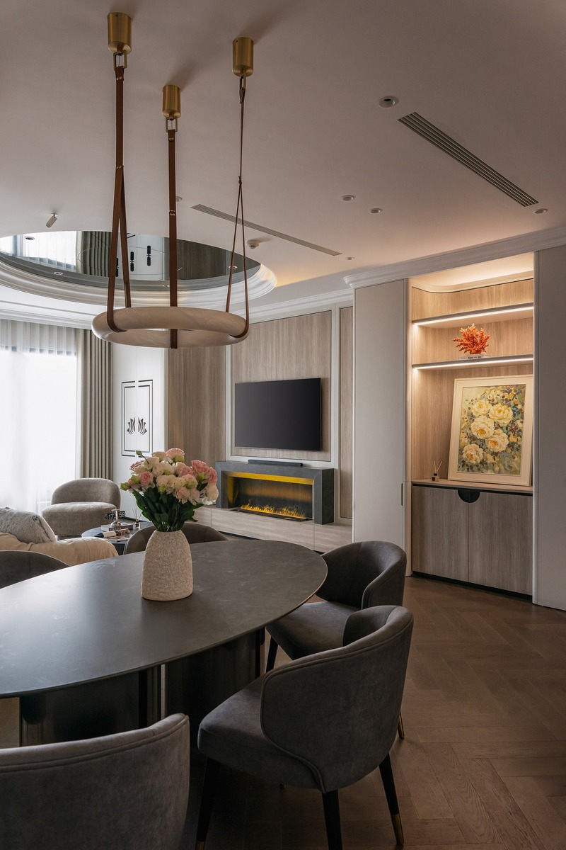 Bàn ăn nhà anh Hòa