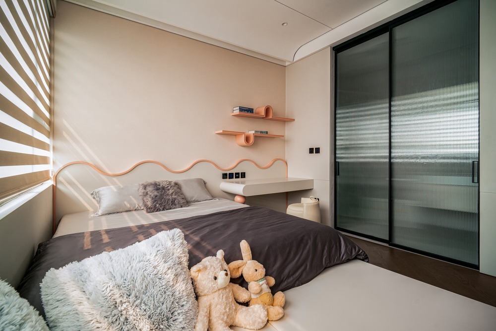 Phòng ngủ của con gái anh Hòa