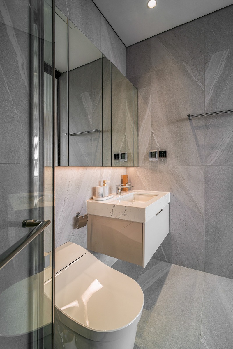 wc phòng ngủ nhà anh Hòa