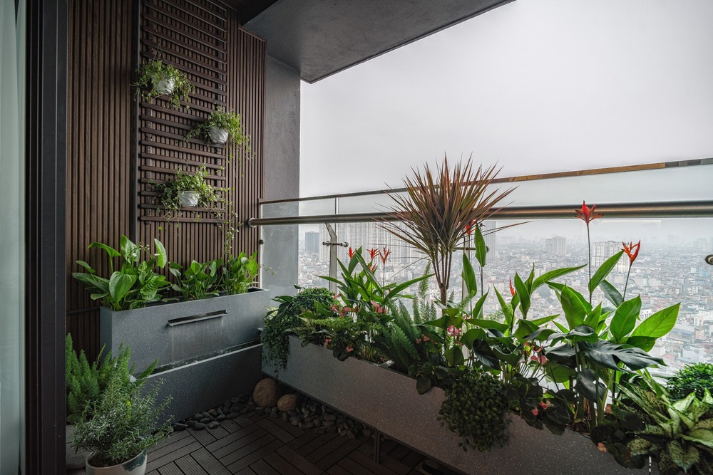 Không gian ban công nhà anh Hòa