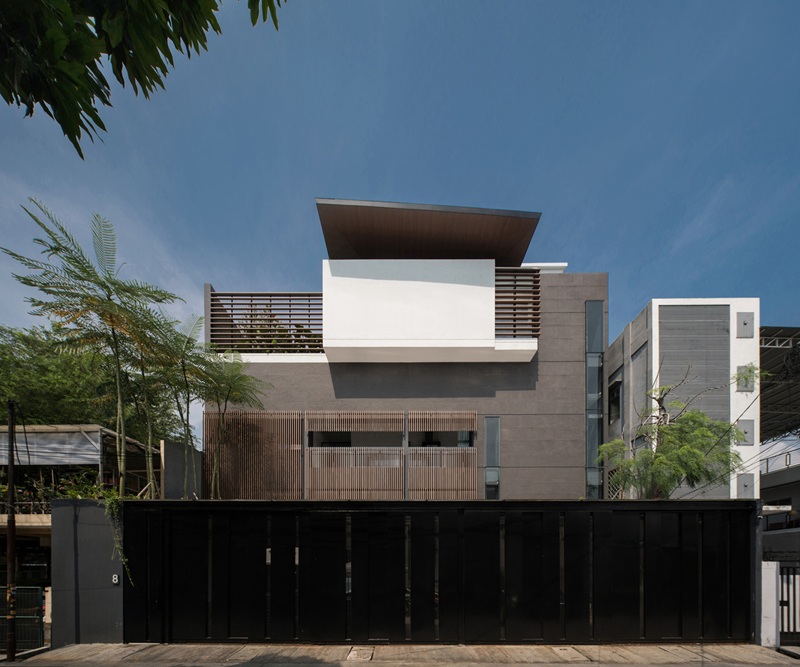 1-1 Mặt tiền nhà cô Cúc Hạ Long