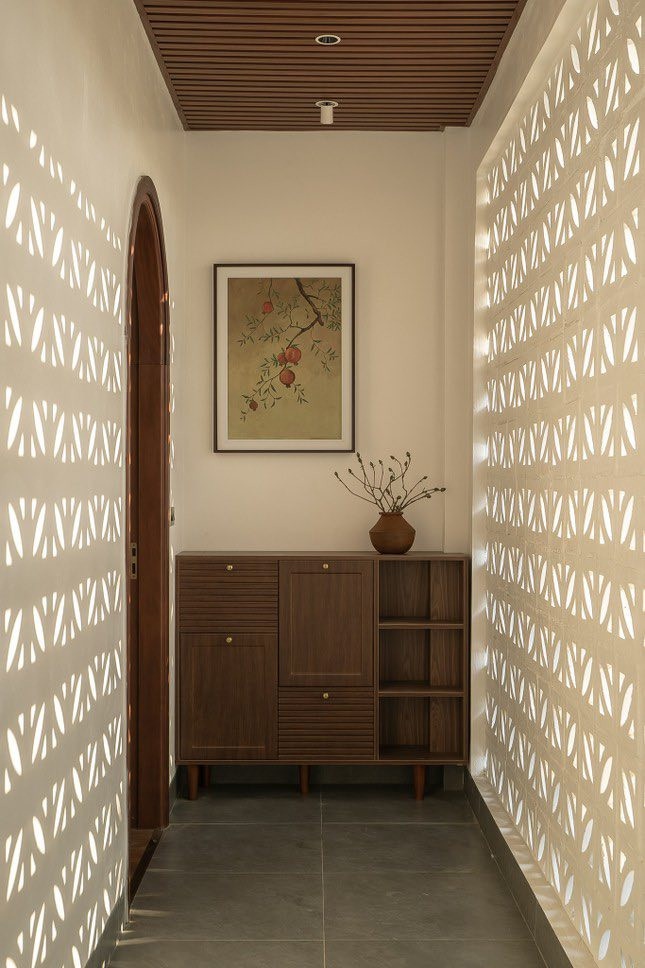 Khu vực sảnh nhỏ trong nhà cấp 4 của chị Lan