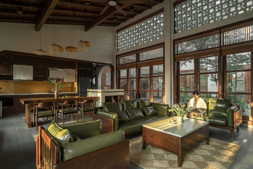 Phòng khách liên kết khu bếp tại nhà cấp 4