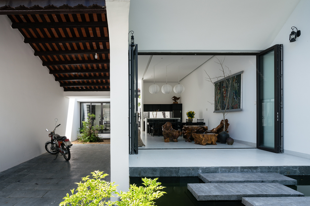 Hiên nhà cấp 4 của anh Hợp