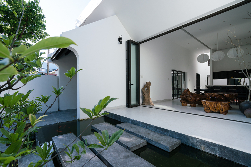 Hiên nhà cấp 4 của anh Hợp